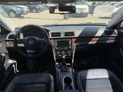 Used 2013 Volkswagen Passat TDI SEL Premium FWD image 9