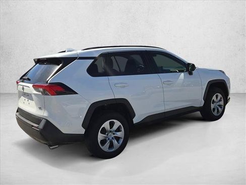 Used 2021 Toyota RAV4 LE FWD image 5