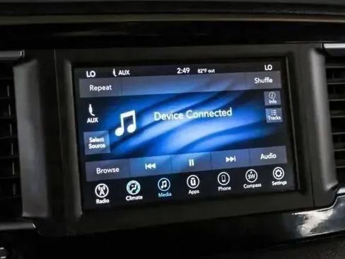 Used 2018 Chrysler Pacifica Touring Plus w/ Tire & Wheel Group FWD image 31