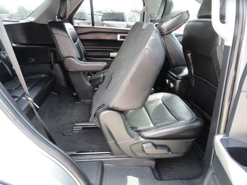 Used 2021 Ford Explorer Limited w/ Equipment Group 301A RWD image 9