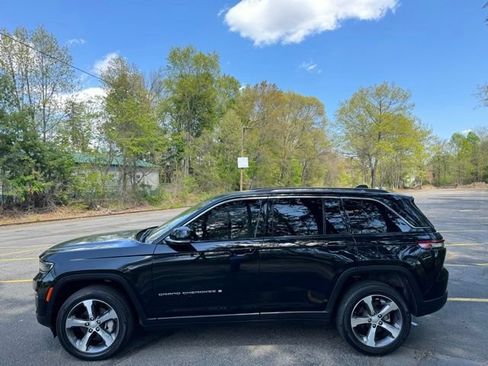 Used 2023 Jeep Grand Cherokee Limited w/ Luxury Tech Group II AWD/4WD image 9