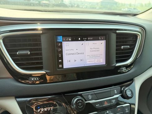 Used 2024 Chrysler Voyager LX FWD image 11