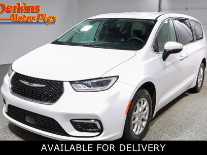 Used 2023 Chrysler Pacifica Touring-L