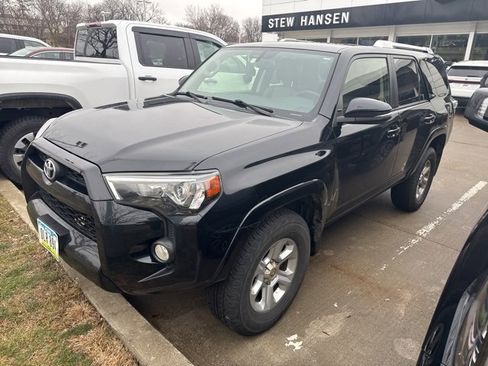 Used 2017 Toyota 4Runner SR5 Premium image 2