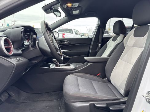 Used 2025 Chevrolet Trax RS w/ Driver Confidence Package image 16