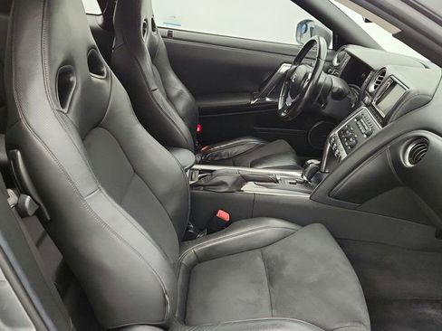 Used 2010 Nissan GT-R Premium image 23