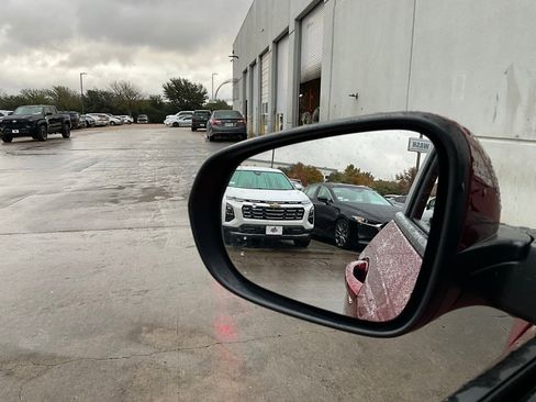 Used 2025 Chevrolet Trax LT image 17