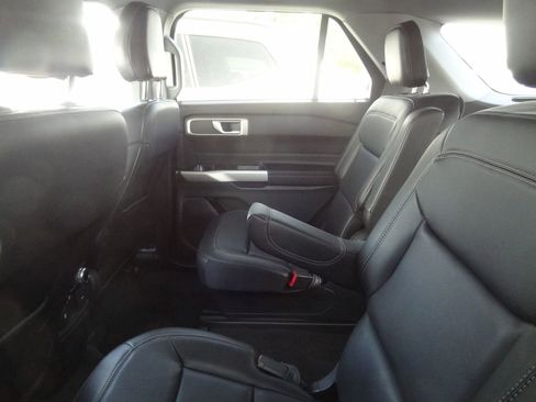 Used 2023 Ford Explorer XLT w/ Equipment Group 202A image 9