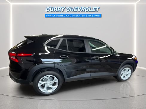 Used 2026 Chevrolet Trax LS w/ LS Convenience Package FWD image 14