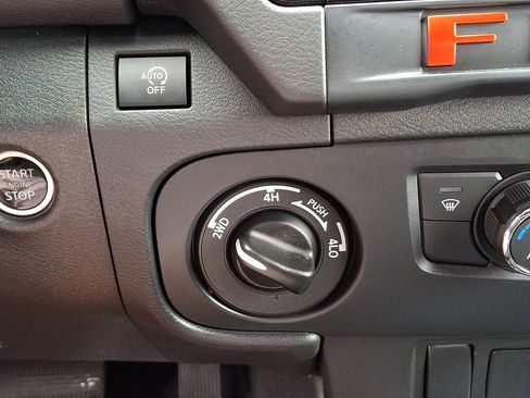 Used 2025 Nissan Frontier PRO-4X AWD/4WD image 25