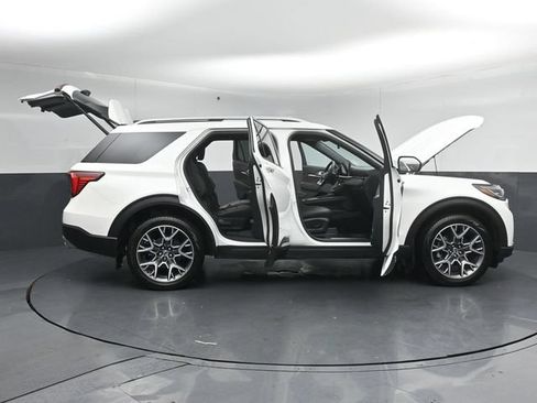 Certified 2025 Ford Explorer Platinum w/ Ultimate Package AWD/4WD image 63