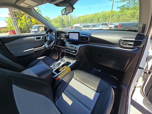 Used 2023 Ford Explorer XLT w/ Equipment Group 202A AWD/4WD image 8