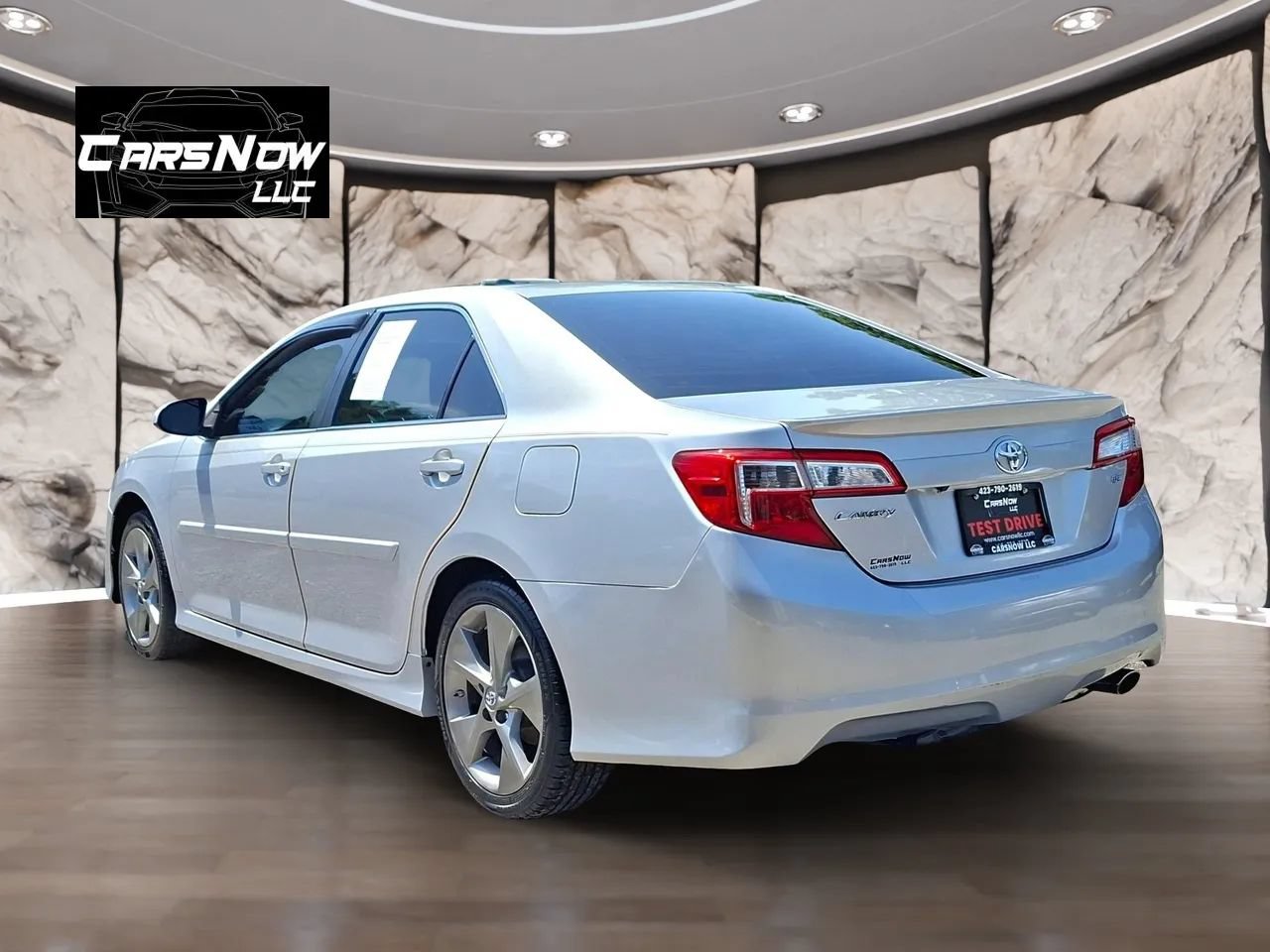 Used 2014 Toyota Camry SE FWD image 4