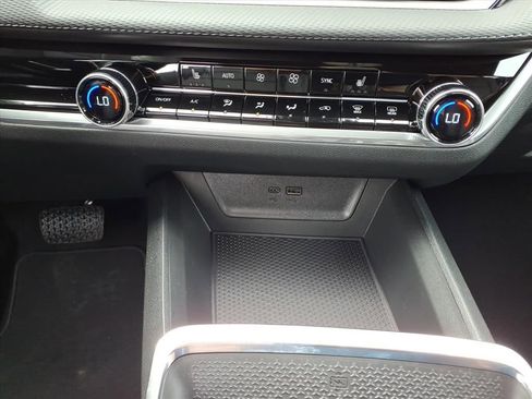 New 2026 Chevrolet Equinox LT w/ Convenience Package II FWD image 22
