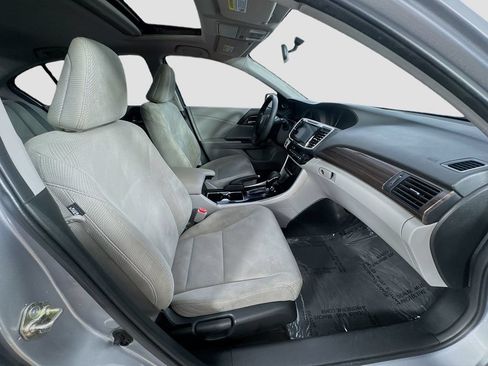 Used 2017 Honda Accord EX image 33