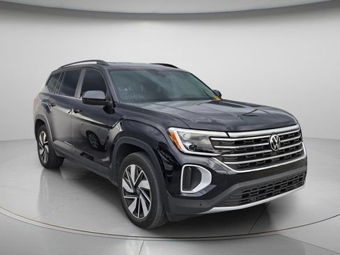 Used 2024 Volkswagen Atlas SE FWD image 4