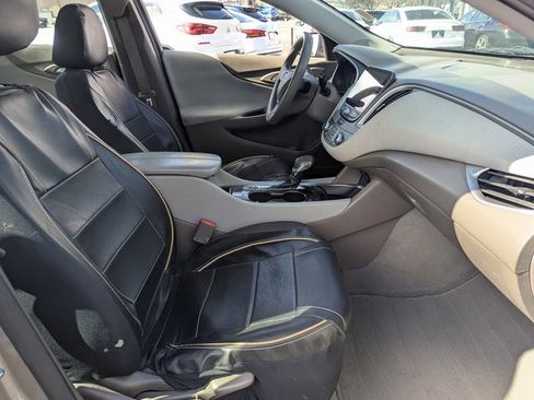 Used 2022 Chevrolet Malibu LT image 32