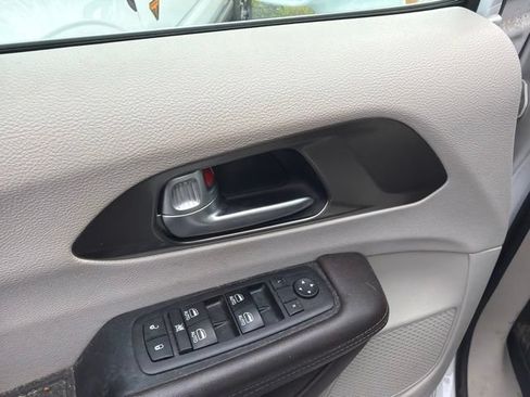 Used 2017 Chrysler Pacifica Touring-L Plus w/ Tire & Wheel Group FWD image 5