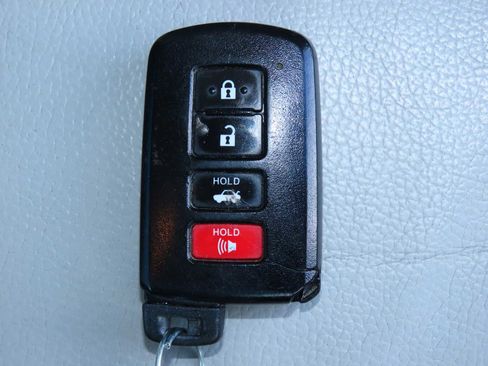 Used 2016 Toyota Avalon XLE image 34