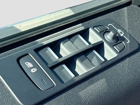 Used 2025 Land Rover Discovery Sport Dynamic SE image 23