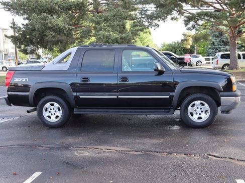 Used 2005 Chevrolet Avalanche Z71 w/ Sun And Sound Package AWD/4WD image 3