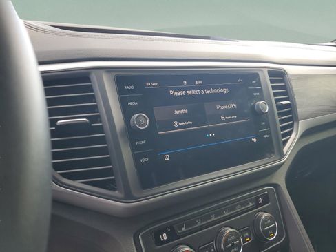 Used 2021 Volkswagen Atlas Cross Sport SE w/ Panoramic Sunroof Package image 24