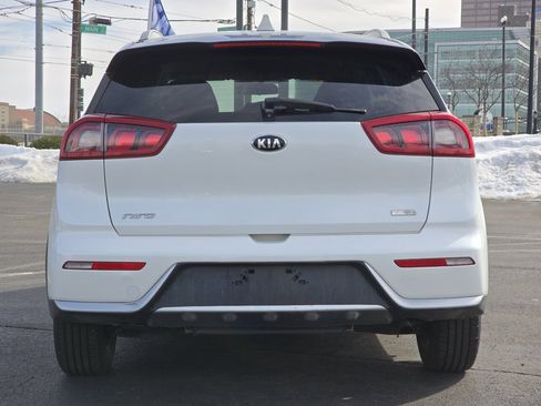 Used 2018 Kia Niro LX image 18