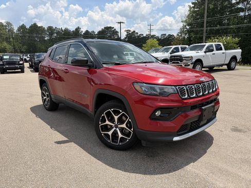 Certified 2025 Jeep Compass Limited AWD/4WD image 3