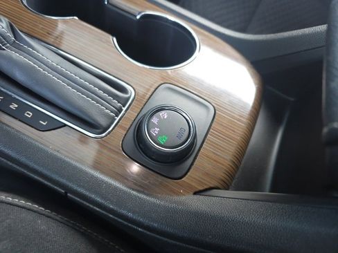 Used 2019 GMC Acadia SLE image 32