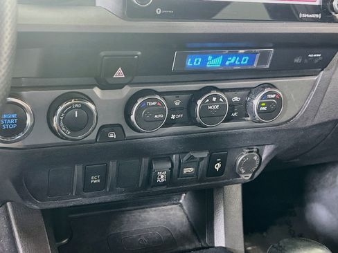 Used 2021 Toyota Tacoma TRD Off-Road AWD/4WD image 15