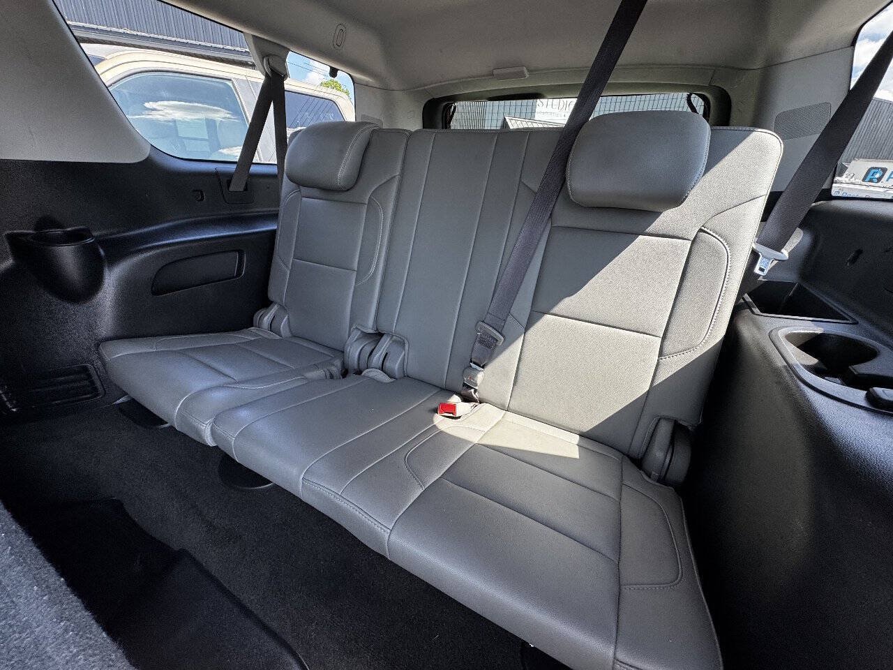 Used 2017 Chevrolet Suburban LT w/ Luxury Package RWD image 16