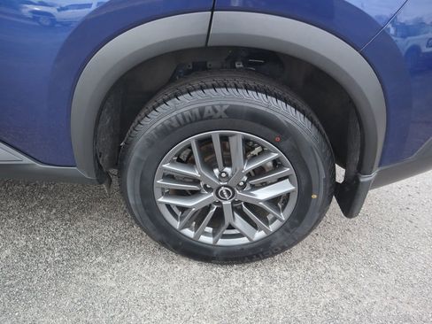 Used 2023 Nissan Rogue S image 9