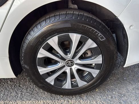 Used 2020 Toyota Prius XLE AWD/4WD image 10