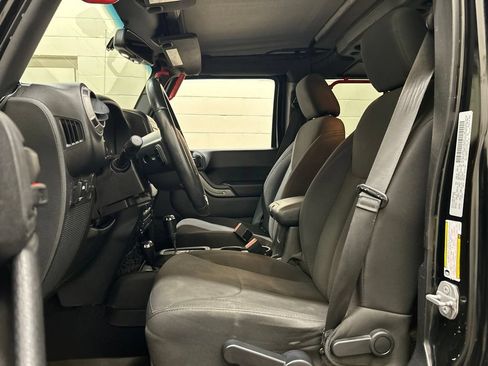 Used 2015 Jeep Wrangler Unlimited Sport w/ Quick Order Package 24S AWD/4WD image 9