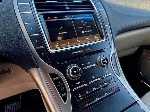 Used 2019 Lincoln Nautilus FWD image 10