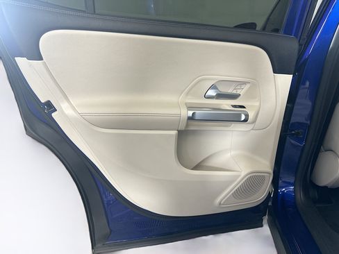 Used 2022 Mercedes-Benz GLB 250 4MATIC image 25