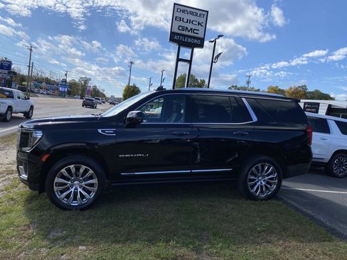 Used 2022 GMC Yukon Denali image 3
