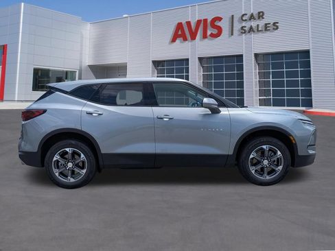 Used 2025 Chevrolet Blazer LT FWD image 5
