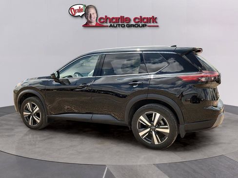 Used 2024 Nissan Rogue SL FWD image 2