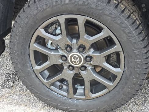 Used 2024 Toyota Sequoia Platinum AWD/4WD image 11