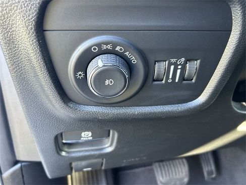 Certified 2024 Jeep Grand Cherokee Limited image 17