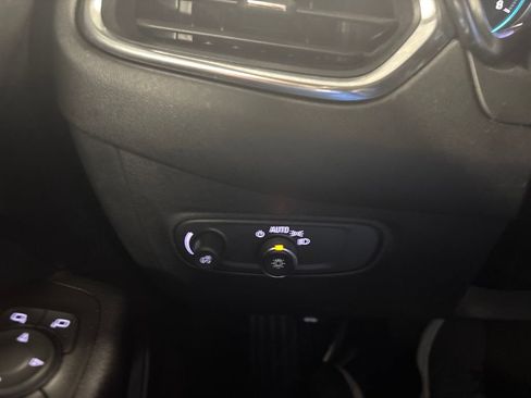 Used 2022 Chevrolet Equinox LT image 24