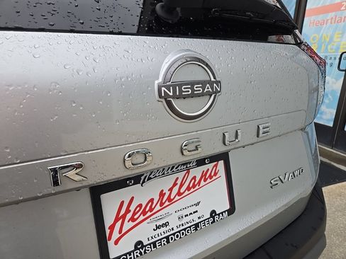 Used 2023 Nissan Rogue SV AWD/4WD image 20
