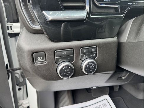 Used 2024 GMC Sierra 1500 SLT AWD/4WD image 16