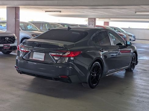 Used 2025 Toyota Camry SE w/ Convenience Package FWD image 5