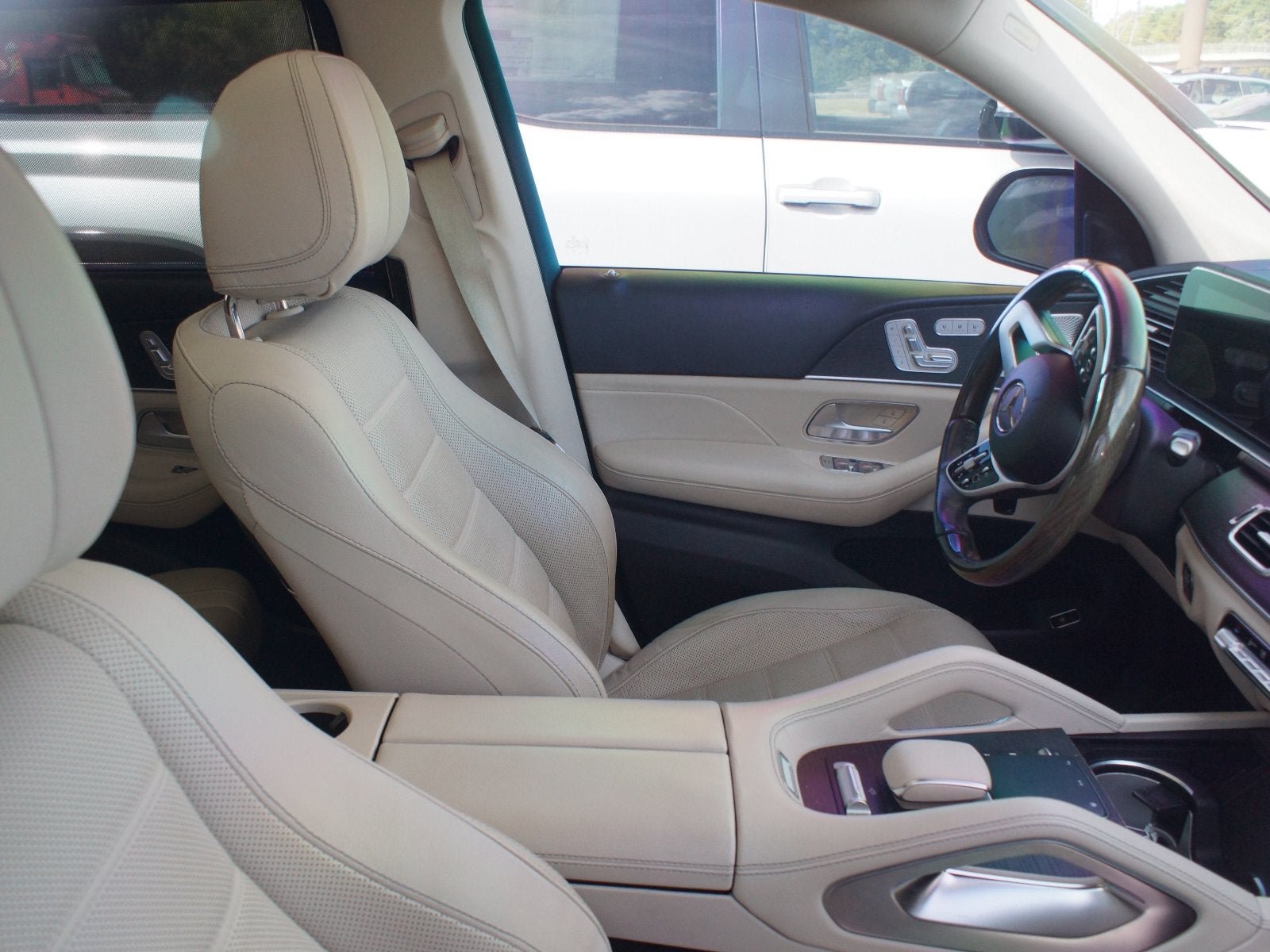 Used 2021 Mercedes-Benz GLS 580 4MATIC image 4