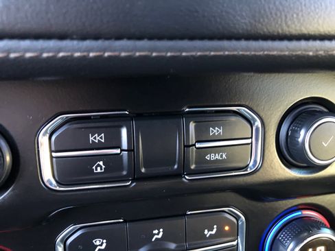 Used 2021 Chevrolet Tahoe High Country w/ Premium Package image 21