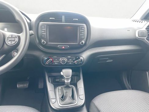 Used 2023 Kia Soul LX w/ LX Technology Package image 11