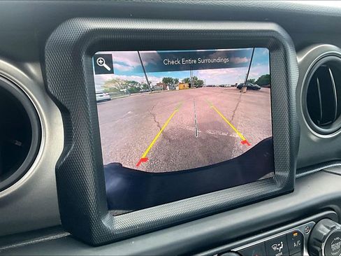 Used 2023 Jeep Gladiator Sport AWD/4WD image 30