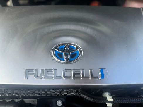 Used 2017 Toyota Mirai image 21